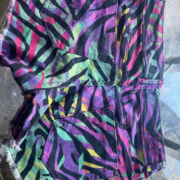 Zebra multicolored reunion stretch shorts size 5 - Picture 3 of 3